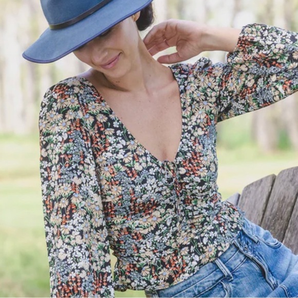 Collective concepts ruched floral cropped top sz S - Picture 1 of 11
